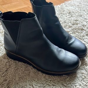 Women’s boot size 8
